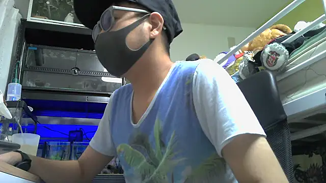 Snapshot of Owl1216 chatting on December 5, 12:44 pm Owl1216 online show from December 5, 12:44 pm