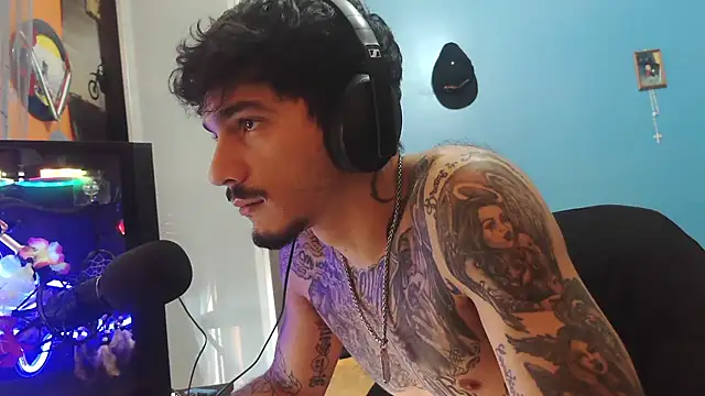 Badboyi1997 online show from December 2, 10:42 am