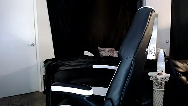 liadivina online show from March 19, 8:55 am