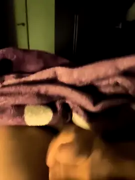 Snapshot of mirrowhot chatting on February 22, 12:45 am mirrowhot online show from February 22, 12:45 am