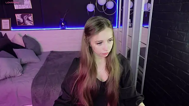 Snapshot of OliviaGentle chatting on December 2, 3:47 am OliviaGentle online show from December 2, 3:47 am