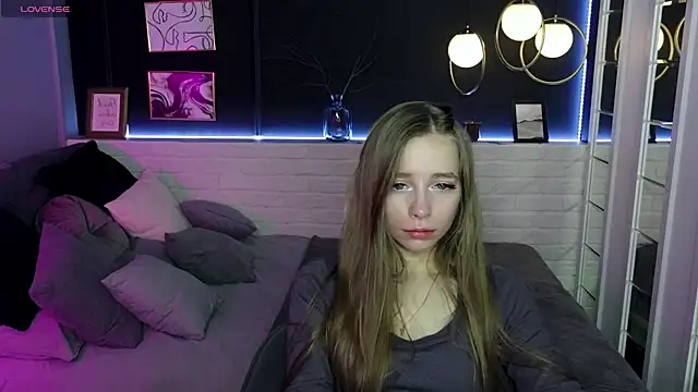 Snapshot of OliviaGentle chatting on December 6, 4:36 am OliviaGentle online show from December 6, 4:36 am