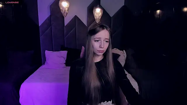 Snapshot of OliviaGentle chatting on December 10, 4:56 am OliviaGentle online show from December 10, 4:56 am