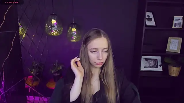 Snapshot of OliviaGentle chatting on December 17, 3:50 am OliviaGentle online show from December 17, 3:50 am