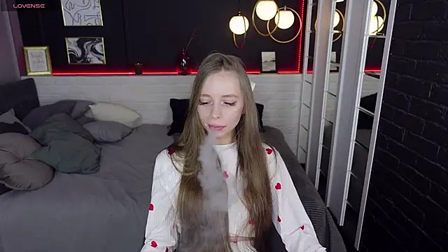 Snapshot of OliviaGentle chatting on December 18, 7:15 am OliviaGentle online show from December 18, 7:15 am