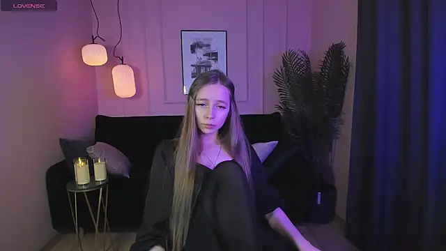 Snapshot of OliviaGentle chatting on December 23, 4:12 am OliviaGentle online show from December 23, 4:12 am