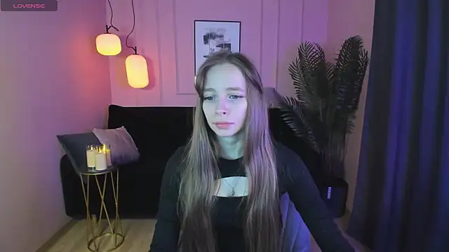 Snapshot of OliviaGentle chatting on January 3, 4:44 am OliviaGentle online show from January 3, 4:44 am