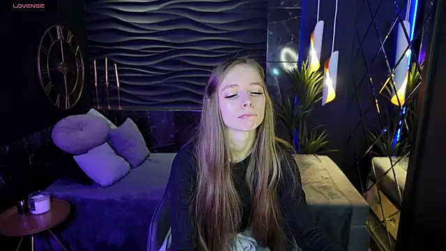 Snapshot of OliviaGentle chatting on January 13, 5:44 am OliviaGentle online show from January 13, 5:44 am