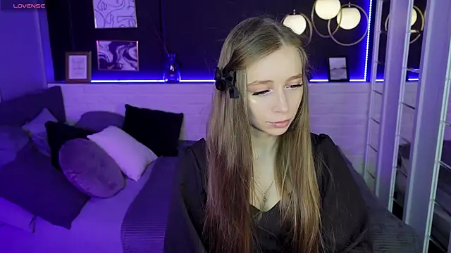 Snapshot of OliviaGentle chatting on February 1, 9:29 pm OliviaGentle online show from February 1, 9:29 pm