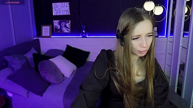 Snapshot of OliviaGentle chatting on February 2, 12:30 am OliviaGentle online show from February 2, 12:30 am