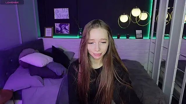 Snapshot of OliviaGentle chatting on February 4, 4:15 am OliviaGentle online show from February 4, 4:15 am