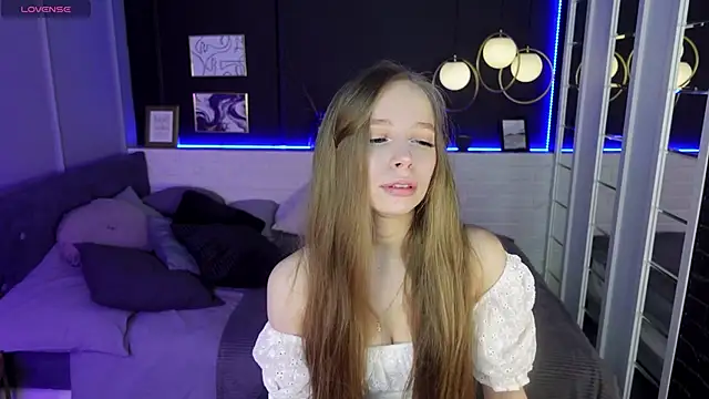 Snapshot of OliviaGentle chatting on February 5, 10:55 pm OliviaGentle online show from February 5, 10:55 pm