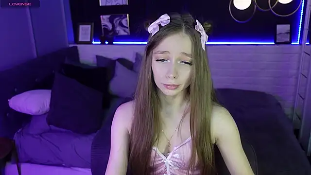 Snapshot of OliviaGentle chatting on February 17, 4:48 pm OliviaGentle online show from February 17, 4:48 pm