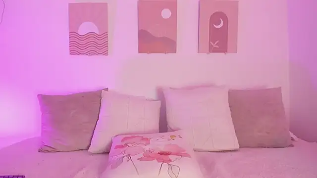 Snapshot of Mia_Heartt chatting on January 3, 6:57 pm Mia Heartt online show from January 3, 6:57 pm