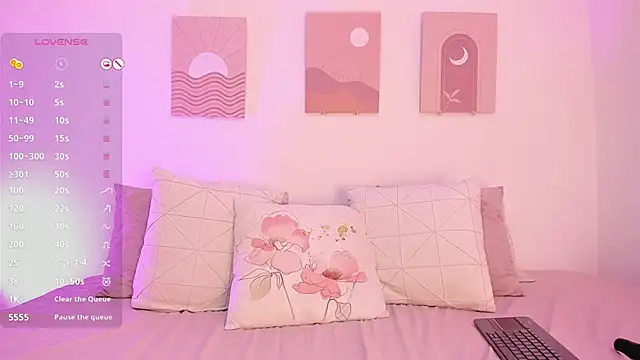 Snapshot of Mia_Heartt chatting on February 17, 9:52 pm Mia Heartt online show from February 17, 9:52 pm