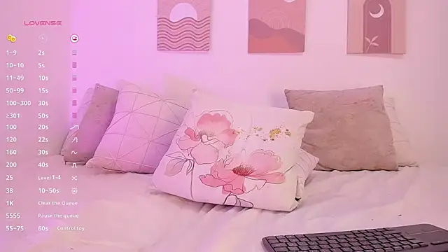 Snapshot of Mia_Heartt chatting on March 9, 4:33 pm Mia Heartt online show from March 9, 4:33 pm