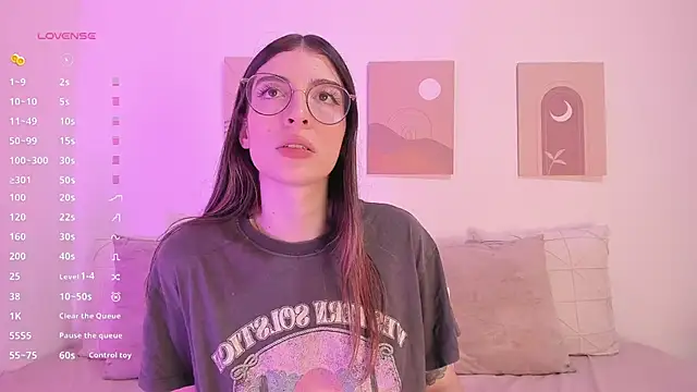 Snapshot of Mia_Heartt chatting on March 15, 12:47 am Mia Heartt online show from March 15, 12:47 am