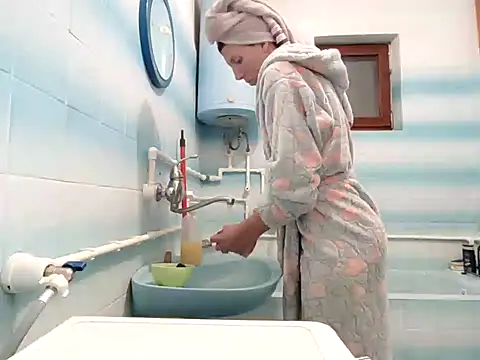 Snapshot of beaverwoman chatting on December 19, 3:41 pm beaverwoman online show from December 19, 3:41 pm