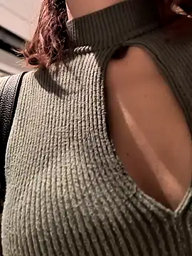 Snapshot of beaverwoman chatting on December 22, 2:06 pm beaverwoman online show from December 22, 2:06 pm