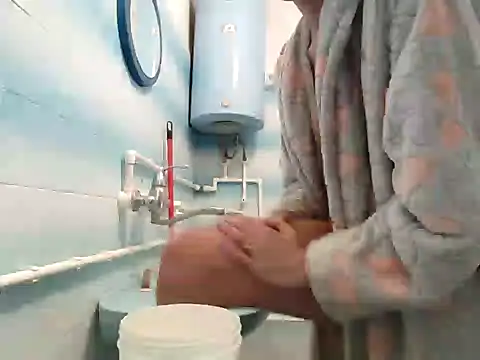 Snapshot of beaverwoman chatting on January 4, 8:27 pm beaverwoman online show from January 4, 8:27 pm