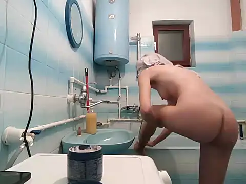 Snapshot of beaverwoman chatting on January 24, 8:43 pm beaverwoman online show from January 24, 8:43 pm