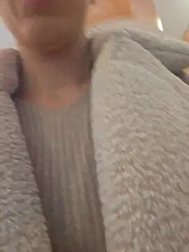 Snapshot of beaverwoman chatting on October 31, 8:26 am beaverwoman online show from October 31, 8:26 am