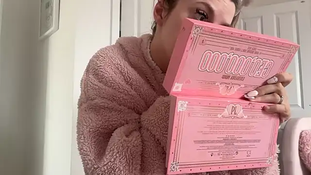 LustfulLuna  online show from April 11, 9:35 am