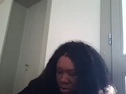 Snapshot of bonbonaumiel chatting on December 6, 2:17 pm bonbonaumiel online show from December 6, 2:17 pm