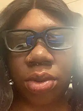 Snapshot of bonbonaumiel chatting on January 5, 2:17 am bonbonaumiel online show from January 5, 2:17 am