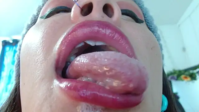 Snapshot of miss_evoleth2 chatting on May 3, 12:44 pm miss evoleth2 online show from May 3, 12:44 pm