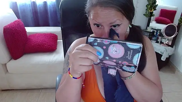Snapshot of miss_evoleth2 chatting on May 21, 5:31 pm miss evoleth2 online show from May 21, 5:31 pm