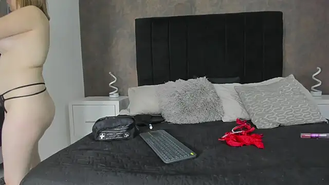 Snapshot of NaxaAndLexi_ chatting on February 8, 2:16 pm NaxaAndLexi  online show from February 8, 2:16 pm