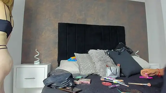 Snapshot of NaxaAndLexi_ chatting on February 12, 1:06 pm NaxaAndLexi  online show from February 12, 1:06 pm