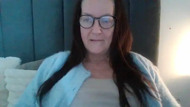 Snapshot of Tillieuk chatting on May 11, 1:17 pm Tillieuk online show from May 11, 1:17 pm