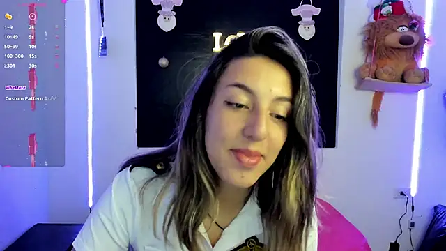 Snapshot of queen-natty chatting on December 3, 6:15 am queen-natty online show from December 3, 6:15 am