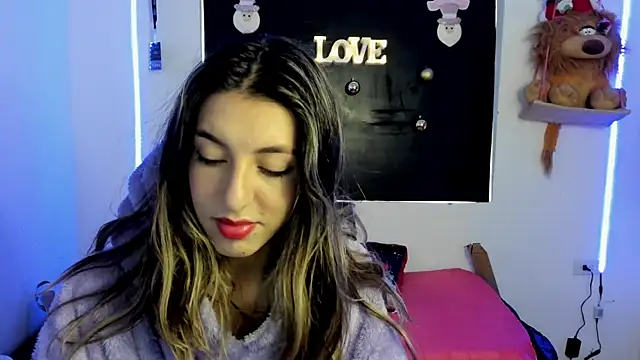 Snapshot of queen-natty chatting on December 7, 12:24 pm queen-natty online show from December 7, 12:24 pm