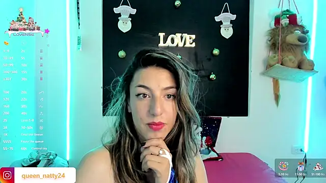 Snapshot of queen-natty chatting on December 17, 2:23 am queen-natty online show from December 17, 2:23 am