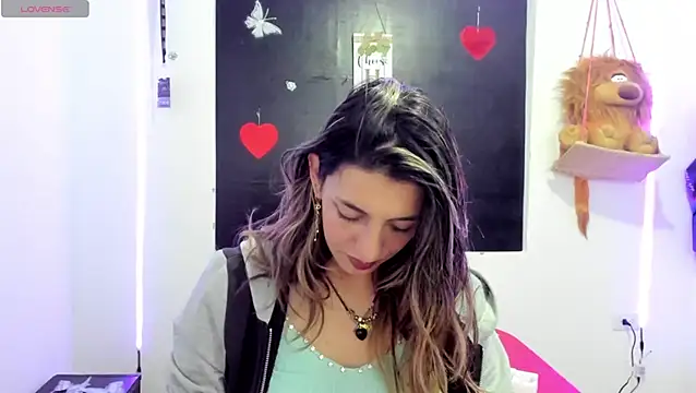 Snapshot of queen-natty chatting on January 10, 4:33 am queen-natty online show from January 10, 4:33 am