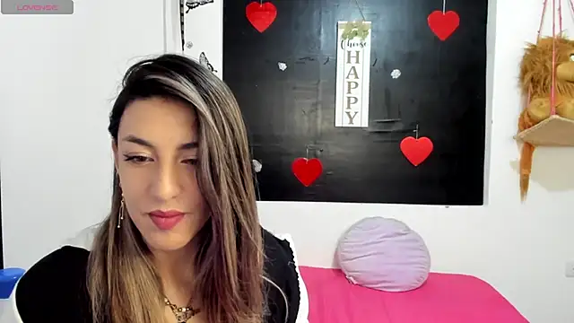 Snapshot of queen-natty chatting on January 22, 4:02 am queen-natty online show from January 22, 4:02 am