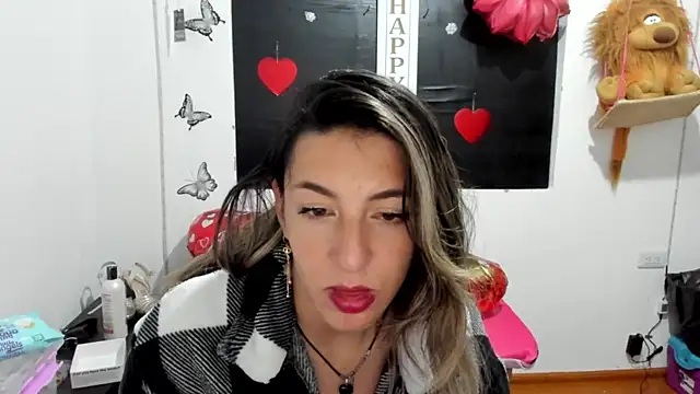 Snapshot of queen-natty chatting on February 21, 3:56 am queen-natty online show from February 21, 3:56 am