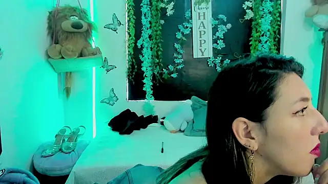 Snapshot of queen-natty chatting on October 27, 2:43 pm queen-natty online show from October 27, 2:43 pm