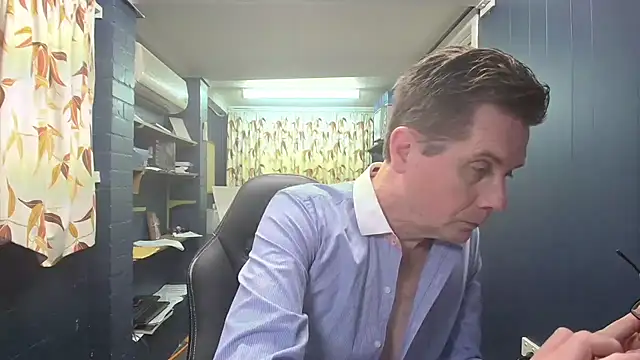 tilobinder online show from October 31, 1:45 pm