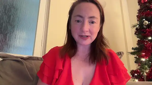 Snapshot of LouiseTswing chatting on December 13, 2:16 pm LouiseTswing online show from December 13, 2:16 pm