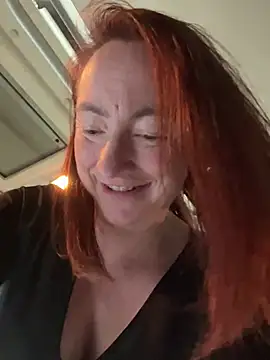 Snapshot of LouiseTswing chatting on December 21, 1:10 pm LouiseTswing online show from December 21, 1:10 pm