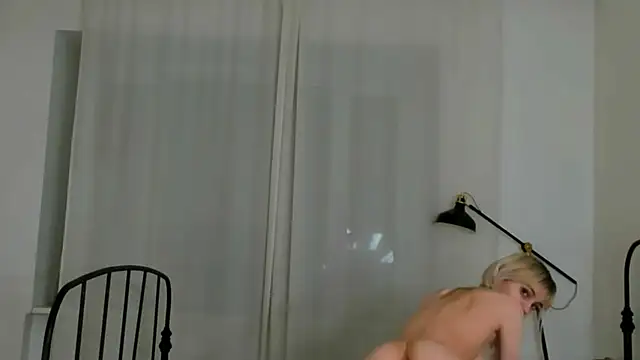 Snapshot of andrea_x_ chatting on January 12, 2:19 pm andrea x online show from January 12, 2:19 pm