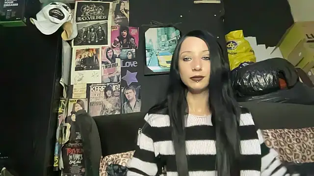 MissMidnightUK online show from October 21, 10:10 pm