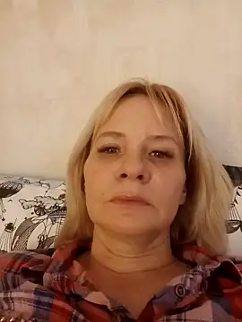Snapshot of Milen_Milf chatting on February 5, 7:20 pm Milen Milf online show from February 5, 7:20 pm