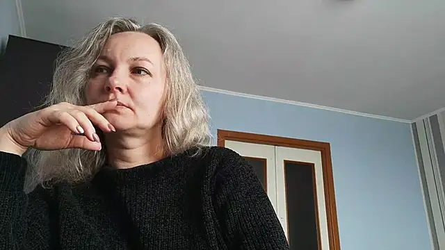 EdithManning online show from April 30, 5:14 am
