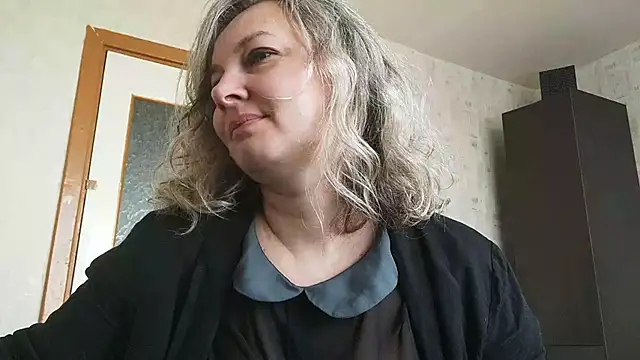 EdithManning online show from May 5, 5:26 am