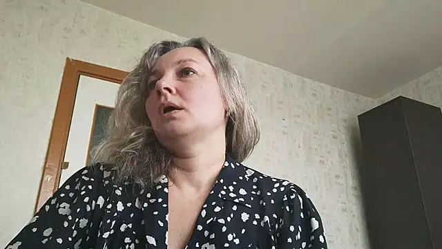 EdithManning online show from May 8, 6:19 am